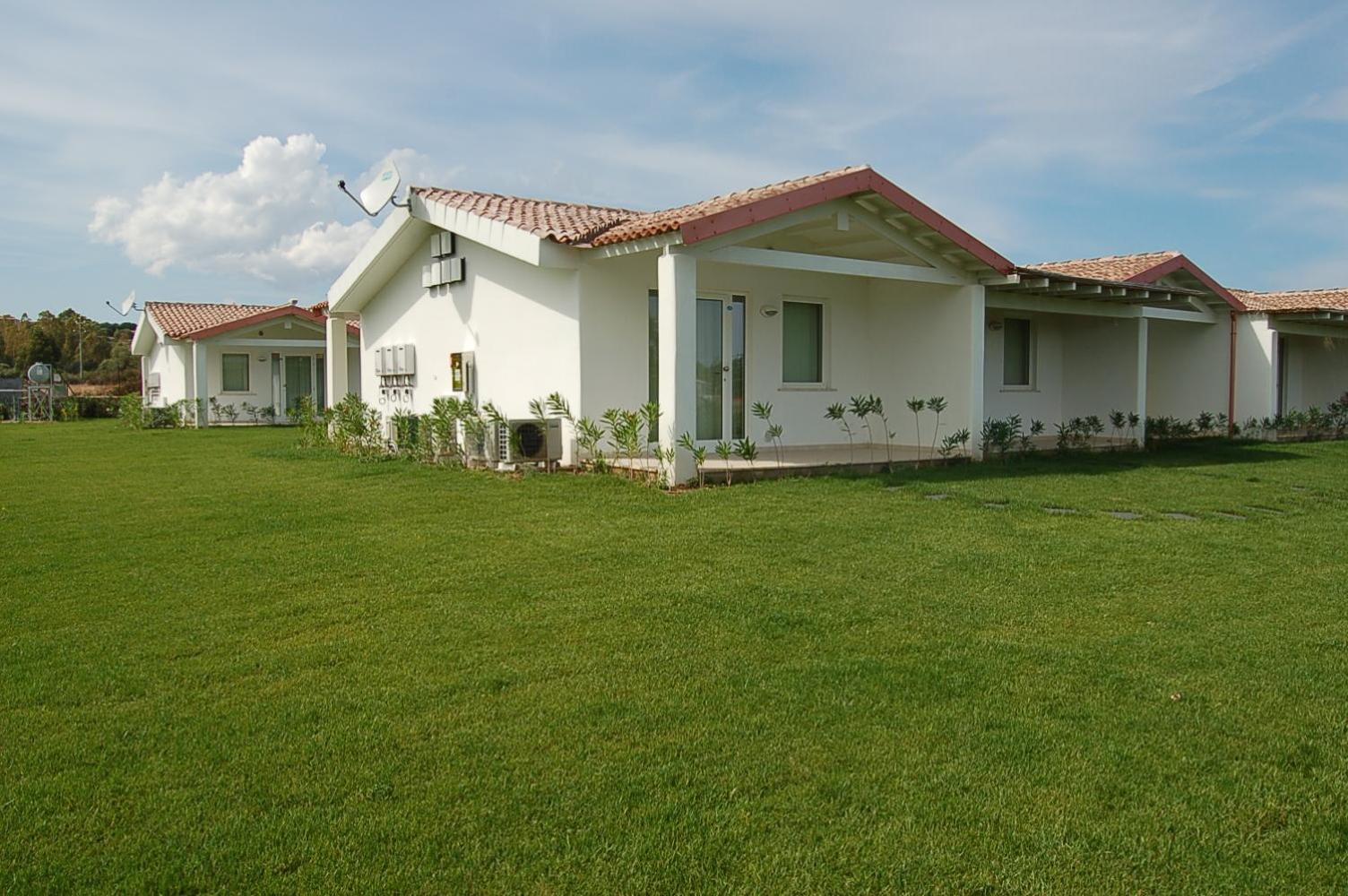 Hotel Budoni Beach Exterior photo