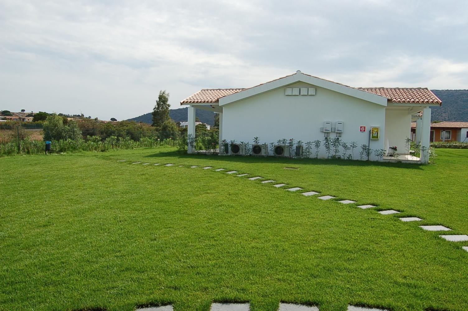Hotel Budoni Beach Exterior photo