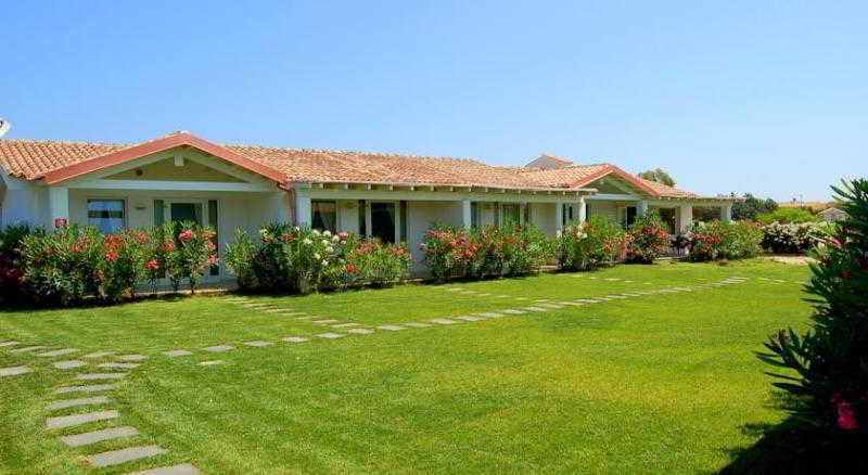 Hotel Budoni Beach Exterior photo