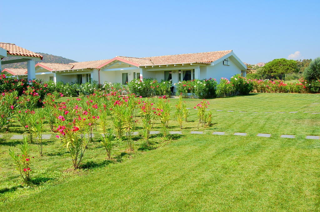 Hotel Budoni Beach Exterior photo