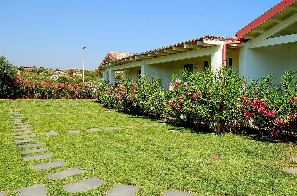 Hotel Budoni Beach Exterior photo