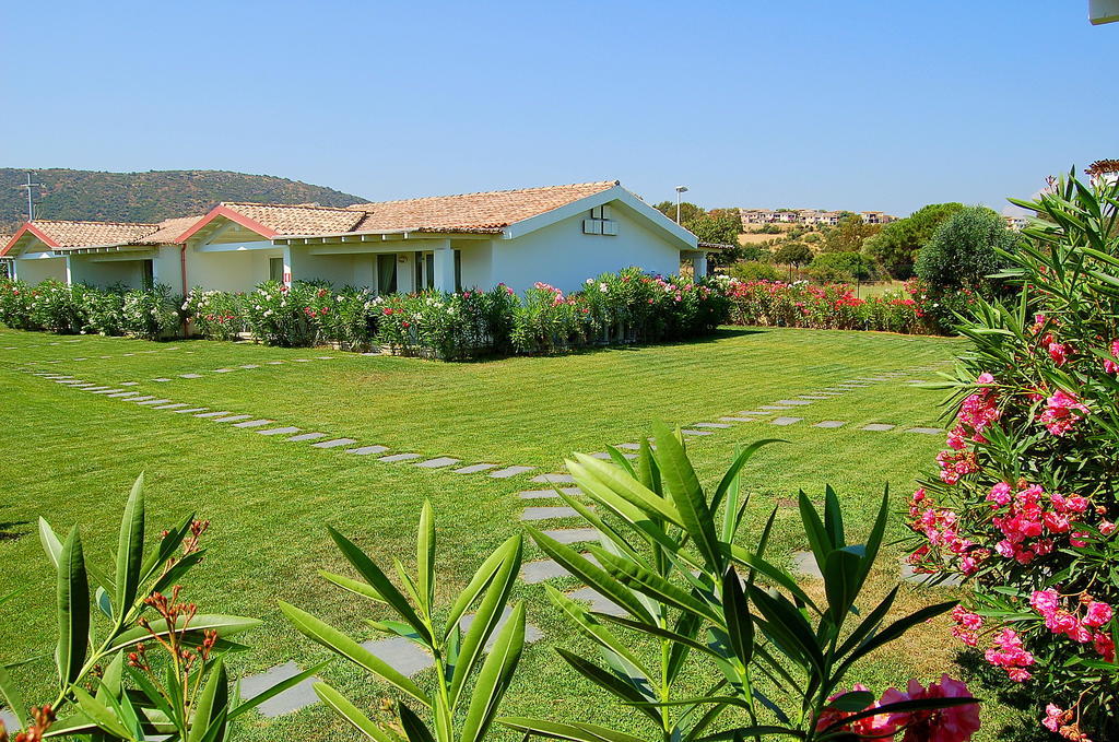 Hotel Budoni Beach Exterior photo